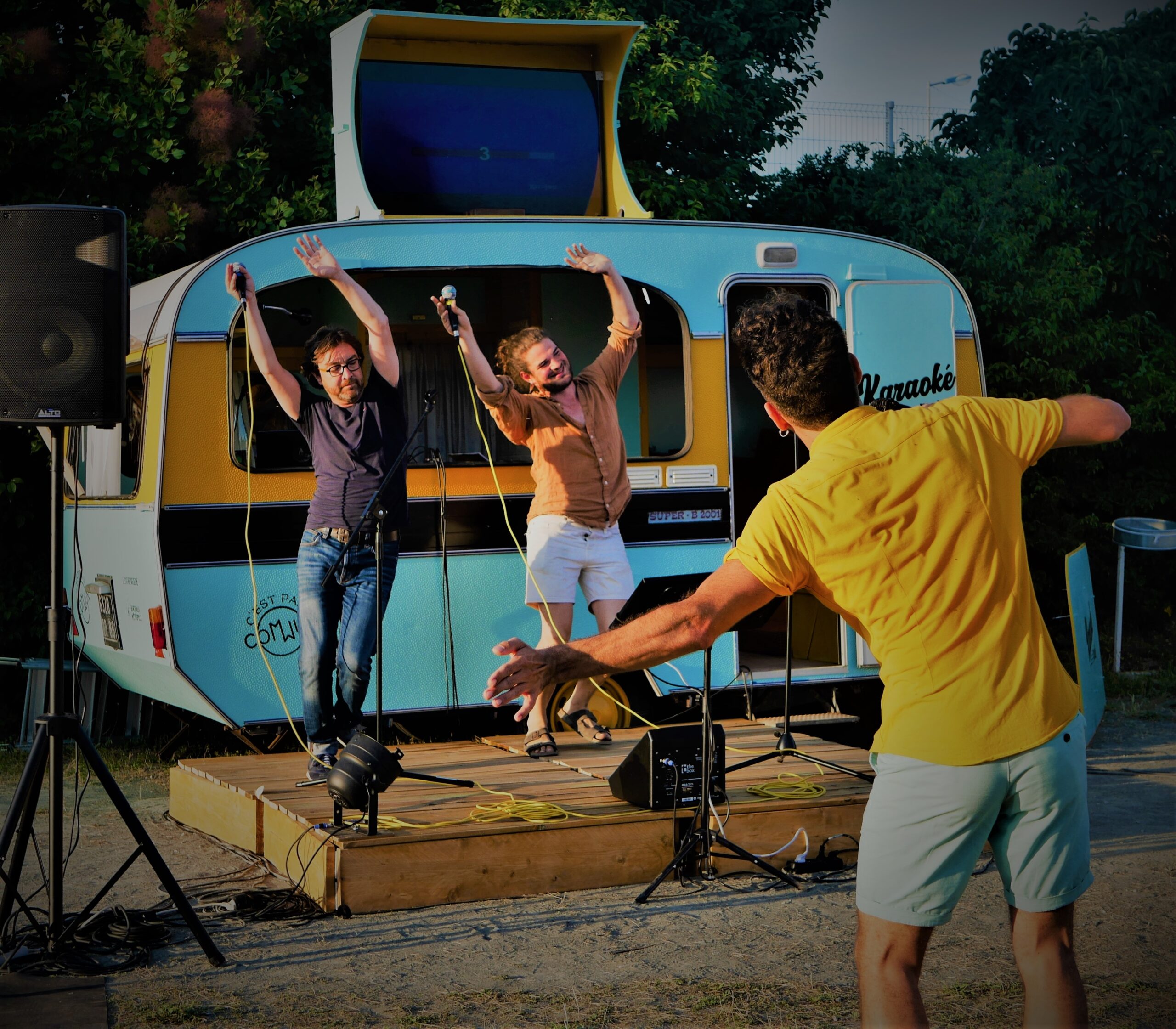 lrc_-_la_karaoke_mobile.jpg lrc_-_la_karaoke_mobile.jpg