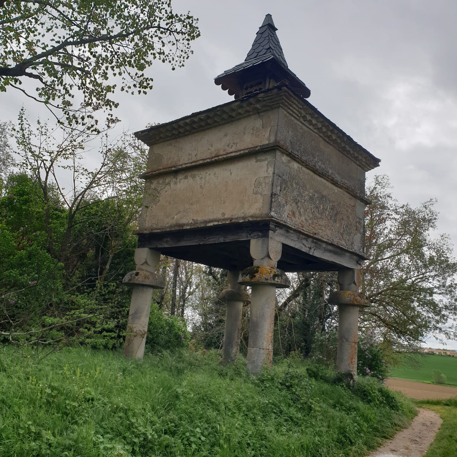 pigeonnier_1.jpg pigeonnier_1.jpg