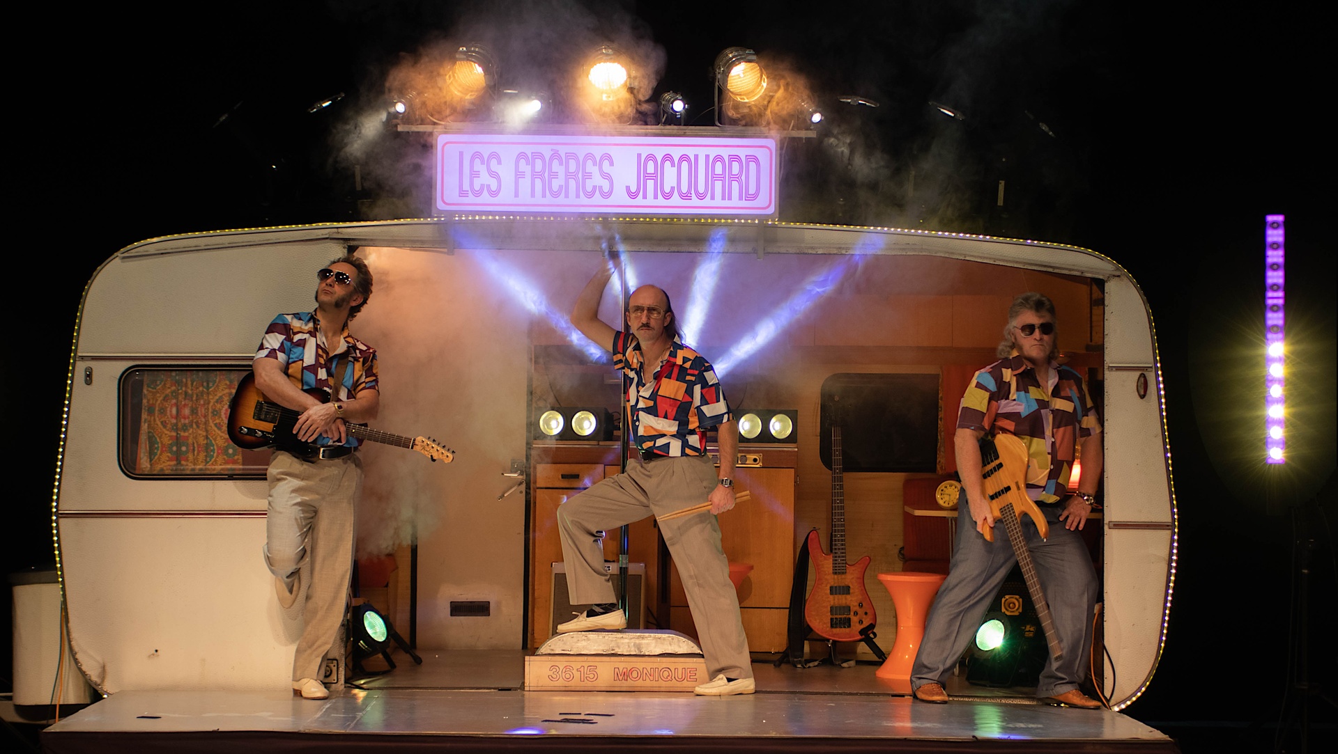 lrc_-_les_freres_jacquard_c_en_voiture_monique.jpg lrc_-_les_freres_jacquard_c_en_voiture_monique.jpg